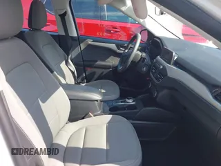 2022 Ford Escape S with VIN 1FMCU0F65NUA27557, listed as a IAAI auction lot 42060587 with 33,607 mi miles and . Bid and sale history available at DreamBid. Image 5.