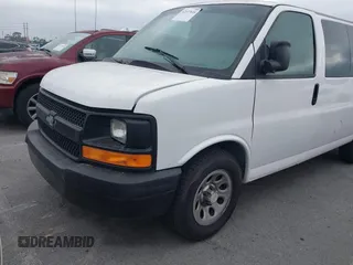 2014 Chevrolet Express Passenger LS z VIN 1GNSGBF43E1184305, wystawiony jako IAAI lot #42537616 z przebiegiem 35 596 mil mil oraz . Historia ofert i sprzedaży dostępna na DreamBid. Obrazek 6.