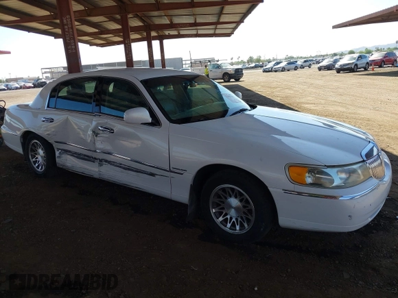2000 Lincoln Town Car Signature with VIN 1LNHM82W1YY916055, listed as a IAAI auction lot 42488210 with 189,149 mi miles and . Bid and sale history available at DreamBid. Image 6.
