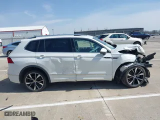 2022 Volkswagen Tiguan SEL R-Line with VIN 3VV4B7AX5NM109074, listed as a IAAI auction lot 41811750 with 29,069 mi miles. Bid and sale history available at carsss.com. Image 14.