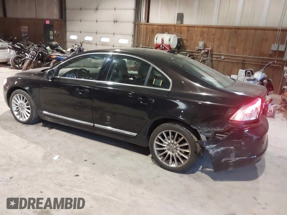 2011 Volvo S80 3.0L Turbo z VIN YV1902AHXB1149000, wystawiony jako IAAI lot #41404608 z przebiegiem 96 533 mil mil oraz . Historia ofert i sprzedaży dostępna na DreamBid. Obrazek 3.