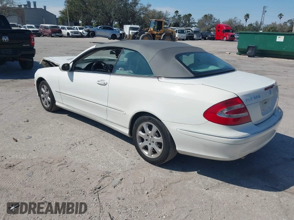 2004 Mercedes-Benz CLK 320 z VIN WDBTK65GX4T018556, wystawiony jako IAAI lot #41546296 z przebiegiem 100 585 mil mil oraz . Historia ofert i sprzedaży dostępna na DreamBid. Obrazek 3.