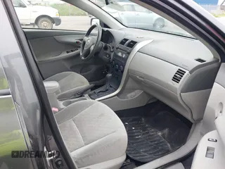 2009 Toyota Corolla z VIN JTDBL40E99J047697, wystawiony jako IAAI lot #42274336 z przebiegiem 184 756 mil mil oraz . Historia ofert i sprzedaży dostępna na DreamBid. Obrazek 5.