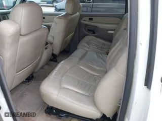 2002 Chevrolet Suburban LS with VIN 3GNEC16Z92G208330, listed as a IAAI auction lot 41907799 with 469,040 mi miles. Bid and sale history available at carsss.com. Image 8.