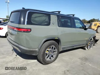 2022 Rivian R1S Launch Edition z VIN 7PDSGABL6NN000590, wystawiony jako Copart lot #61510904 z przebiegiem Nie podano mil oraz Szkody całkowita. Historia ofert i sprzedaży dostępna na DreamBid. Obrazek 3.