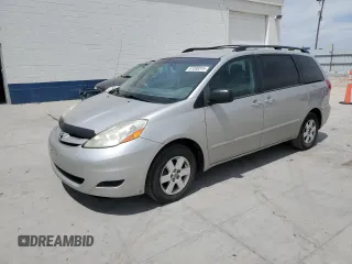 2008 Toyota Sienna CE z VIN 5TDZK23C28S122595, wystawiony jako Copart lot #61088245 z przebiegiem 213 230 mil mil oraz Czysty tytuł • Clean title. Historia ofert i sprzedaży dostępna na DreamBid. Obrazek 1.
