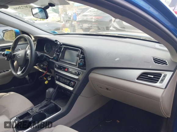 2018 Hyundai Sonata SE with VIN 5NPE24AF0JH635282, listed as a IAAI auction lot 42072666 with 70,943 mi miles and . Bid and sale history available at carsss.com. Image 5.
