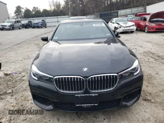2019 BMW 7 Series 740i xDrive with VIN WBA7E4C52KGV70538, listed as a Copart auction lot 39724903 with 37,137 mi miles. Bid and sale history available at carsss.com. Image 5.