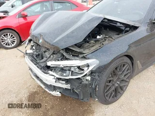 2018 BMW 5 Series M550i xDrive с VIN WBAJB9C53JB286746, выставлен на аукционе IAAI как лот 42303002 с пробегом 81 039 миль миль и . История ставок и продаж доступна на DreamBid. Изображение 19.