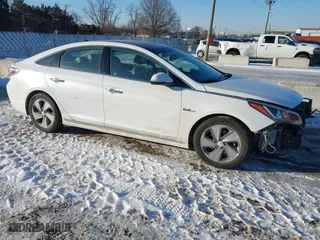 2016 Hyundai Sonata Hybrid Limited with VIN KMHE34L19GA020739, listed as a IAAI auction lot 41649497 with 217,744 mi miles. Bid and sale history available at carsss.com. Image 1.