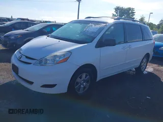 2010 Toyota Sienna CE z VIN 5TDKK4CCXAS316407, wystawiony jako IAAI lot #42300519 z przebiegiem 282 196 mil mil oraz . Historia ofert i sprzedaży dostępna na DreamBid. Obrazek 2.