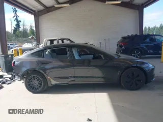 2025 Tesla Model 3 Long Range z VIN 5YJ3E1EA6SF990792, wystawiony jako IAAI lot #42713456 z przebiegiem 1 038 mil mil oraz . Historia ofert i sprzedaży dostępna na DreamBid. Obrazek 14.