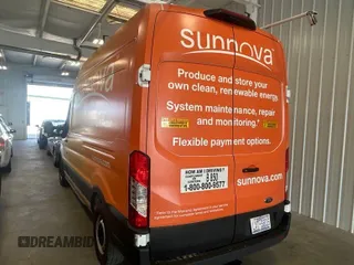 2023 Ford Transit Cargo z VIN 1FTBR1X85PKA75596, wystawiony jako IAAI lot #42742859 z przebiegiem 45 875 mil mil oraz . Historia ofert i sprzedaży dostępna na DreamBid. Obrazek 2.
