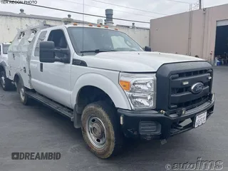 2015 Ford F-250 XLT z VIN 1FT7X2B63FEC58662, wystawiony jako IAAI lot #42817349 z przebiegiem 317 839 mil mil oraz . Historia ofert i sprzedaży dostępna na DreamBid. Obrazek 2.