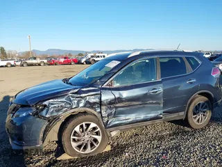 2016 Nissan Rogue SV with VIN 5N1AT2MT1GC845262, listed as a IAAI auction lot 41449141 with 83,932 mi miles. Bid and sale history available at carsss.com. Image 6.