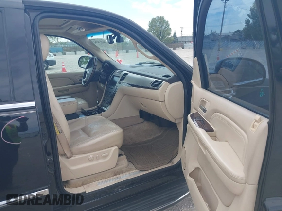 2007 Cadillac Escalade z VIN 1GYFK63847R144188, wystawiony jako IAAI lot #42244242 z przebiegiem 261 035 mil mil oraz . Historia ofert i sprzedaży dostępna na DreamBid. Obrazek 5.
