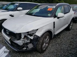 2019 Volvo XC40 Momentum z VIN YV4AC2HK3K2061313, wystawiony jako Copart lot #61360563 z przebiegiem 67 818 mil mil oraz . Historia ofert i sprzedaży dostępna na DreamBid. Obrazek 1.