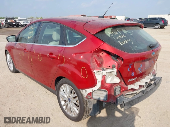2018 Ford Focus Titanium z VIN 1FADP3N24JL313938, wystawiony jako IAAI lot #42050701 z przebiegiem 162 859 mil mil oraz . Historia ofert i sprzedaży dostępna na DreamBid. Obrazek 3.