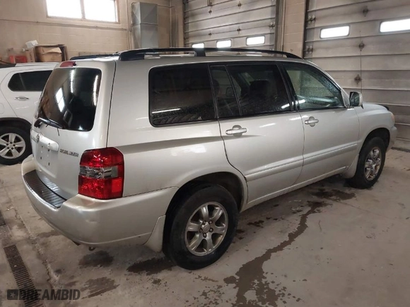 2004 Toyota Highlander with VIN JTEEP21AX40037031, listed as a IAAI auction lot 41798029 with 322,390 mi miles. Bid and sale history available at carsss.com. Image 4.