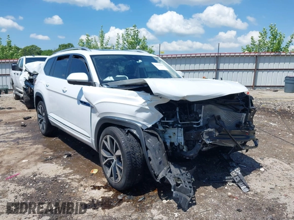 2024 Volkswagen Atlas SEL Premium R-Line with VIN 1V2FR2CAXRC582084, listed as a IAAI auction lot 42228600 with 20,389 mi miles and . Bid and sale history available at DreamBid. Image 1.