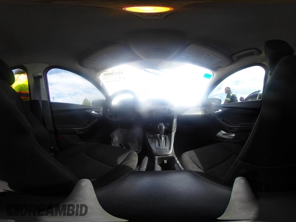 2018 Ford Focus SE z VIN 1FADP3F20JL288437, wystawiony jako IAAI lot #42278885 z przebiegiem 132 504 mil mil oraz . Historia ofert i sprzedaży dostępna na DreamBid. Obrazek 18.
