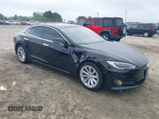 2017 Tesla Model S 60 с VIN 5YJSA1E1XHF232745, выставлен на аукционе IAAI как лот 41986834 с пробегом 89 581 миль миль и . История ставок и продаж доступна на DreamBid. Изображение 1.