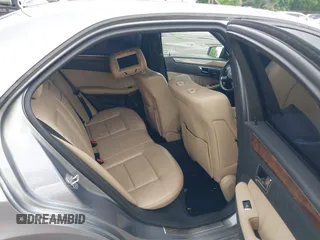2012 Mercedes-Benz E 350 Luxury z VIN WDDHF8JB5CA601960, wystawiony jako IAAI lot #42274484 z przebiegiem 223 569 mil mil oraz . Historia ofert i sprzedaży dostępna na DreamBid. Obrazek 8.