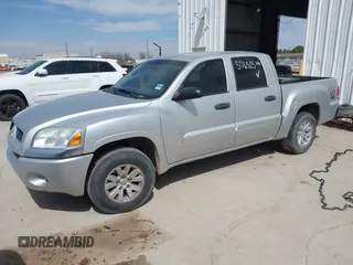 2006 Mitsubishi Raider LS z VIN 1Z7HT28KX6S576515, wystawiony jako IAAI lot #42180535 z przebiegiem 169 922 mil mil oraz . Historia ofert i sprzedaży dostępna na DreamBid. Obrazek 2.