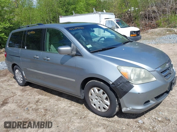 2006 Honda Odyssey EX-L with VIN 5FNRL38656B057877, listed as a IAAI auction lot 42199036 with 284,020 mi miles and . Bid and sale history available at carsss.com. Image 1.