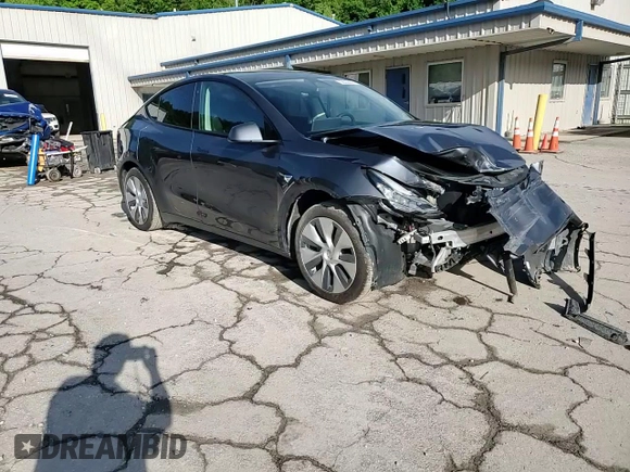 2022 Tesla Model Y Long Range z VIN 7SAYGDEE1NF430383, wystawiony jako Copart lot #56208825 z przebiegiem 60 612 mil mil oraz Szkoda całkowita • Salvage title. Historia ofert i sprzedaży dostępna na DreamBid. Obrazek 13.