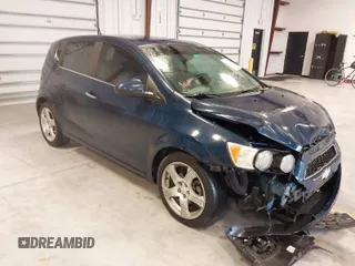 2012 Chevrolet Sonic LTZ z VIN 1G1JE6SH0C4213046, wystawiony jako IAAI lot #41823165 z przebiegiem 112 019 mil mil oraz . Historia ofert i sprzedaży dostępna na DreamBid. Obrazek 1.