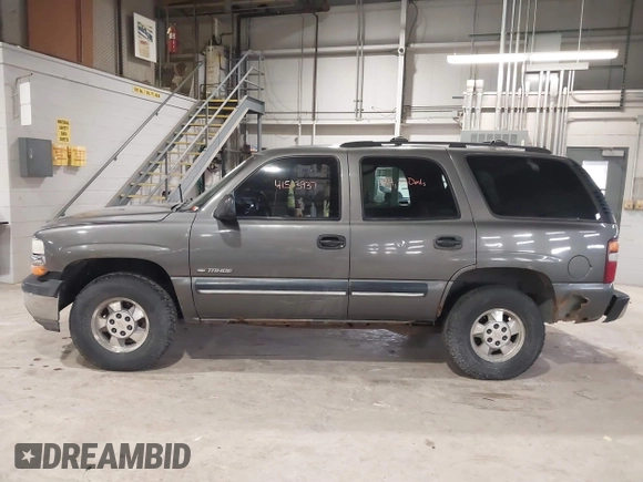 2001 Chevrolet Tahoe LT with VIN 1GNEK13T11J227454, listed as a IAAI auction lot 41513937 with 284,210 mi miles. Bid and sale history available at carsss.com. Image 6.