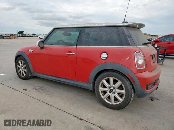 2011 MINI Hardtop S with VIN WMWSV3C5XBTY23021, listed as a Copart auction lot 58786655 with 117,874 mi miles and Clean title. Bid and sale history available at DreamBid. Image 2.