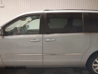 2013 Chrysler Town & Country Touring with VIN 2C4RC1BG8DR689862, listed as a IAAI auction lot 41082531 with 181,447 mi miles. Bid and sale history available at carsss.com. Image 14.