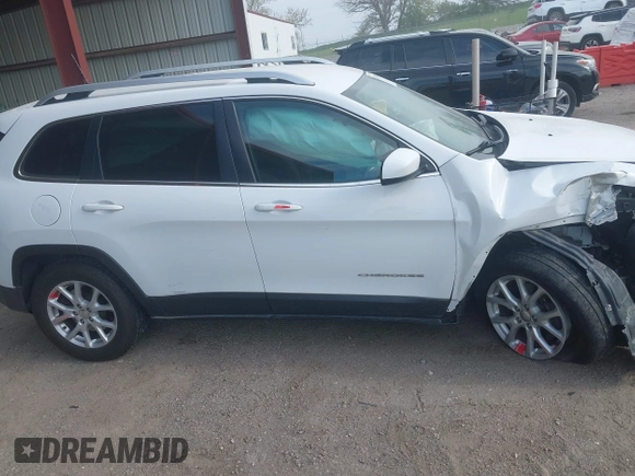 2017 Jeep Cherokee Latitude with VIN 1C4PJMCS3HD235562, listed as a IAAI auction lot 42203685 with 61,055 mi miles and . Bid and sale history available at DreamBid. Image 13.