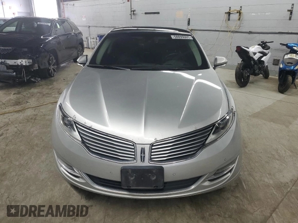 2013 Lincoln MKZ z VIN 3LN6L2GK8DR803824, wystawiony jako Copart lot #58899065 z przebiegiem 136 762 mil mil oraz Czysty tytuł • Clean title. Historia ofert i sprzedaży dostępna na DreamBid. Obrazek 5.