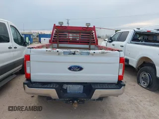 2018 Ford F-350 XL z VIN 1FT7W3AT6JEC70670, wystawiony jako IAAI lot #42365675 z przebiegiem 208 795 mil mil oraz . Historia ofert i sprzedaży dostępna na DreamBid. Obrazek 16.