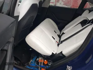 2023 Tesla Model Y Long Range z VIN 7SAYGDEE2PF694974, wystawiony jako IAAI lot #41814582 z przebiegiem 31 726 mil mil oraz . Historia ofert i sprzedaży dostępna na DreamBid. Obrazek 8.