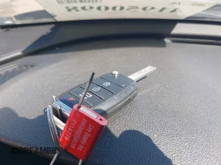 2020 Kia Optima LX z VIN 5XXGT4L33LG384927, wystawiony jako IAAI lot #41950098 z przebiegiem 136 728 mil mil oraz . Historia ofert i sprzedaży dostępna na DreamBid. Obrazek 11.