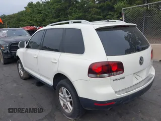 2008 Volkswagen Touareg V6 with VIN WVGBE77L38D019421, listed as a IAAI auction lot 40370604 with Not Provided miles and . Bid and sale history available at DreamBid. Image 3.