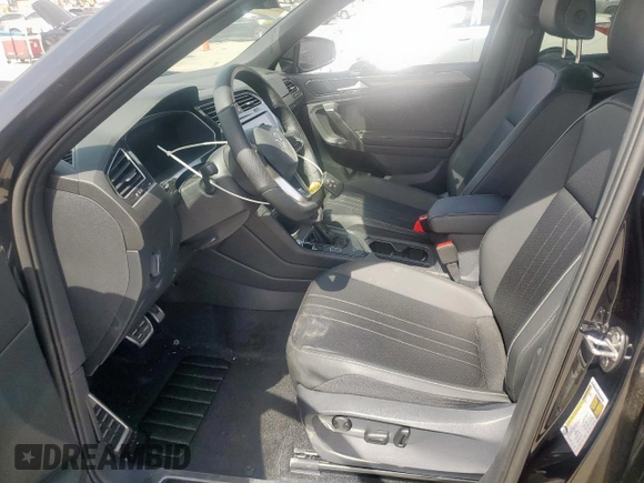 2024 Volkswagen Tiguan SE R-Line Black z VIN 3VVCB7AX8RM156729, wystawiony jako Copart lot #57147405 z przebiegiem 6 390 mil mil oraz Szkoda całkowita • Salvage title. Historia ofert i sprzedaży dostępna na DreamBid. Obrazek 7.