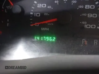 2004 Ford F-350 XL z VIN 1FTSW31P74EB44030, wystawiony jako IAAI lot #42232329 z przebiegiem 141 796 mil mil oraz . Historia ofert i sprzedaży dostępna na DreamBid. Obrazek 15.
