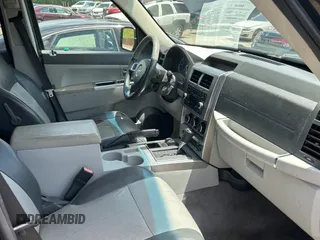 2008 Jeep Liberty Limited with VIN 1J8GN58K58W165434, listed as a Copart auction lot 61976925 with 131,536 mi miles and Clean title. Bid and sale history available at DreamBid. Image 5.