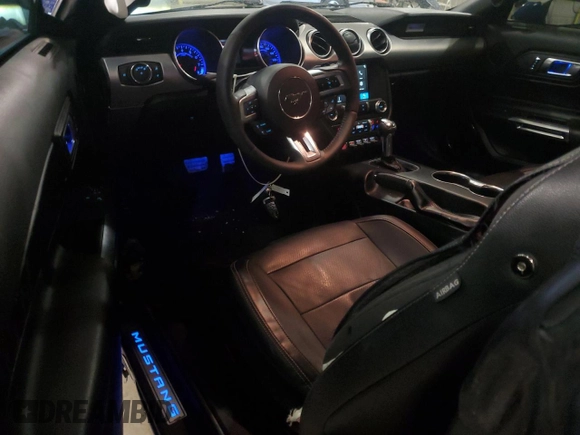 2018 Ford Mustang GT z VIN 1FA6P8CF1J5101952, wystawiony jako Copart lot #51419655 z przebiegiem 62 877 mil mil oraz Szkoda całkowita • Salvage title. Historia ofert i sprzedaży dostępna na DreamBid. Obrazek 8.