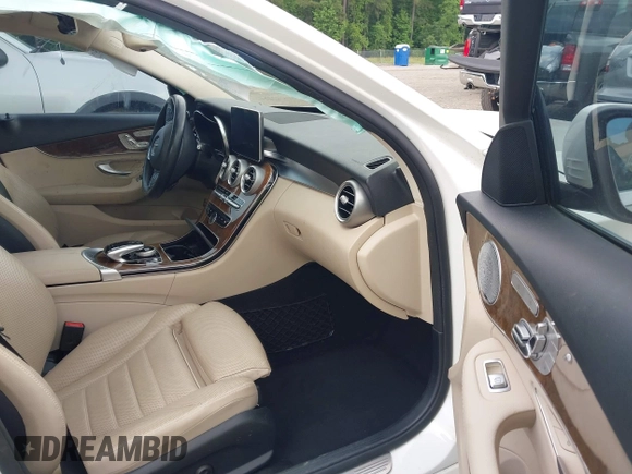 2017 Mercedes-Benz C 300 с VIN 55SWF4JB9HU179554, выставлен на аукционе IAAI как лот 42290729 с пробегом 142 389 миль миль и . История ставок и продаж доступна на DreamBid. Изображение 5.