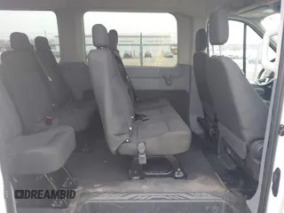 2016 Ford Transit Passenger XL z VIN 1FBZX2CM5GKA82811, wystawiony jako IAAI lot #41733437 z przebiegiem 31 959 mil mil oraz . Historia ofert i sprzedaży dostępna na DreamBid. Obrazek 8.