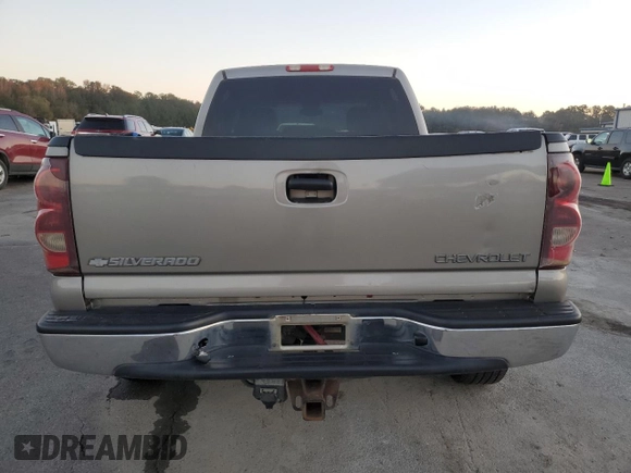 2003 Chevrolet Silverado 1500HD LS z VIN 1GCGC13U83F226492, wystawiony jako Copart lot #82388294 z przebiegiem 172 310 mil mil oraz Szkoda całkowita • Salvage title. Historia ofert i sprzedaży dostępna na DreamBid. Obrazek 6.