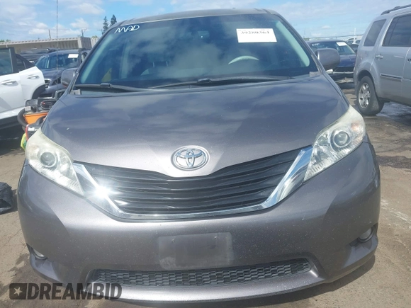 2011 Toyota Sienna LE AAS with VIN 5TDKK3DC4BS044382, listed as a IAAI auction lot 39280364 with 104,262 mi miles. Bid and sale history available at carsss.com. Image 12.