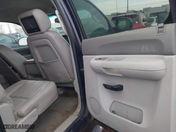 2011 GMC Sierra 1500 SLE with VIN 3GTP2VE39BG280427, listed as a IAAI auction lot 41649406 with 283,870 mi miles. Bid and sale history available at carsss.com. Image 8.