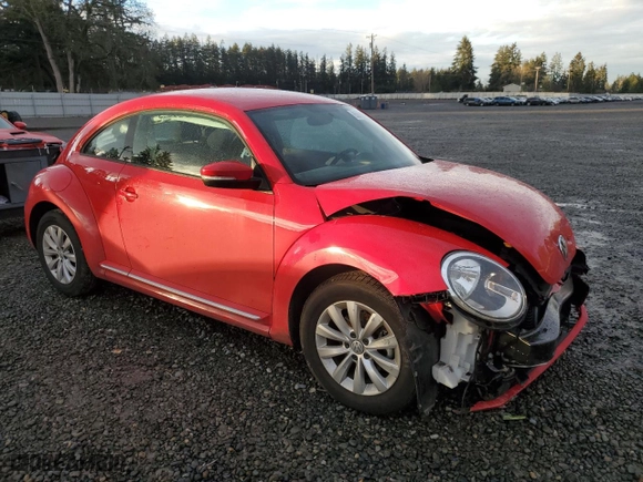 2019 Volkswagen Beetle S with VIN 3VWFD7AT6KM709660, listed as a Copart auction lot 85686754 with 0 mi miles and Salvage Title. Bid and sale history available at carsss.com. Image 4.